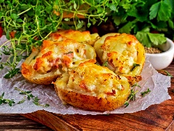 Пълнени картофи с колбас, шунка, кашкавал, заквасена сметана и топено сирене печени на фурна - снимка на рецептата Пълнени картофи с колбас, шунка, кашкавал, заквасена сметана и топено сирене печени на фурна - снимка на рецептата